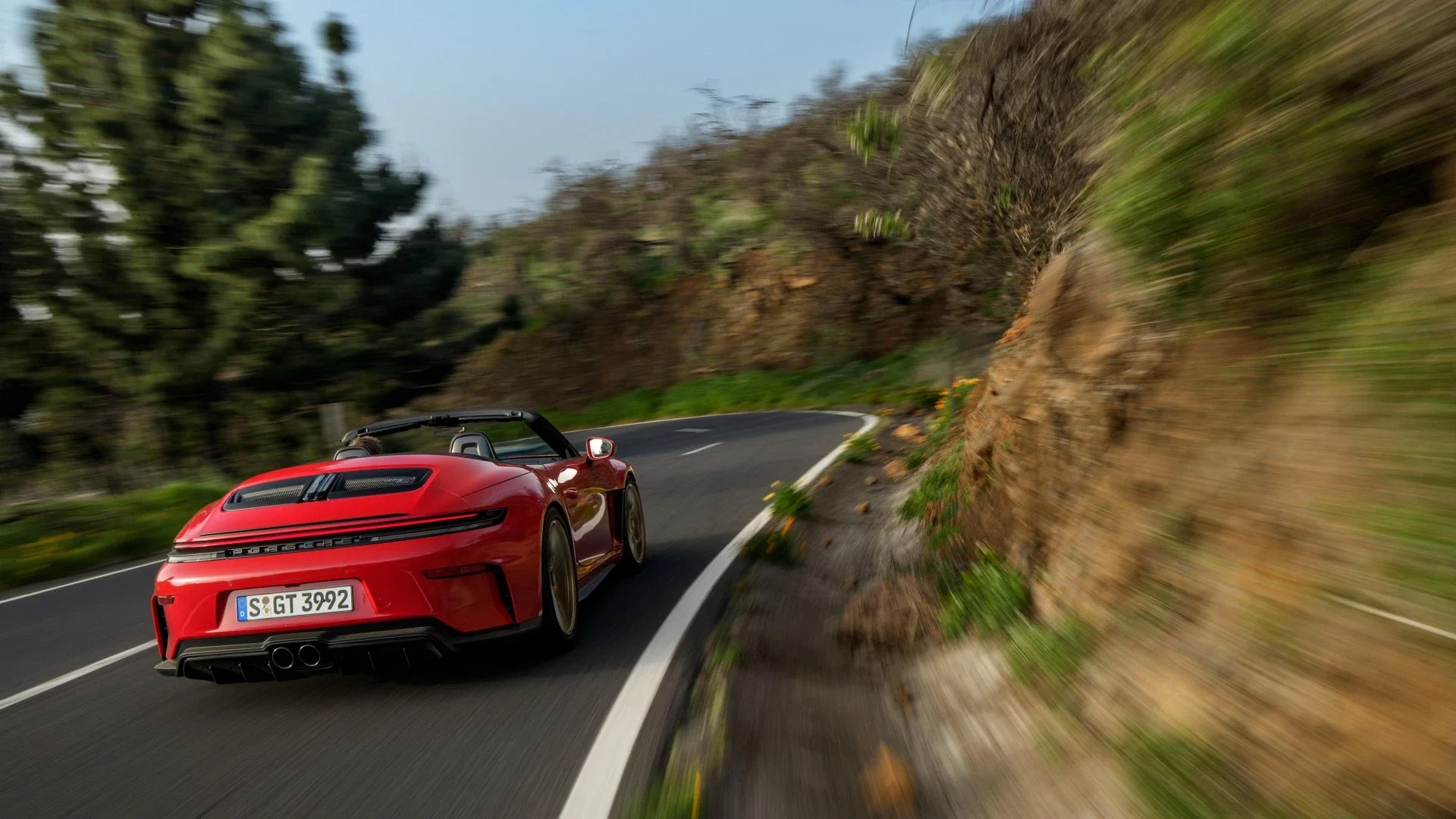 Porsche 911 GT3 S/C offen bei Fahrt aus der Heckansicht