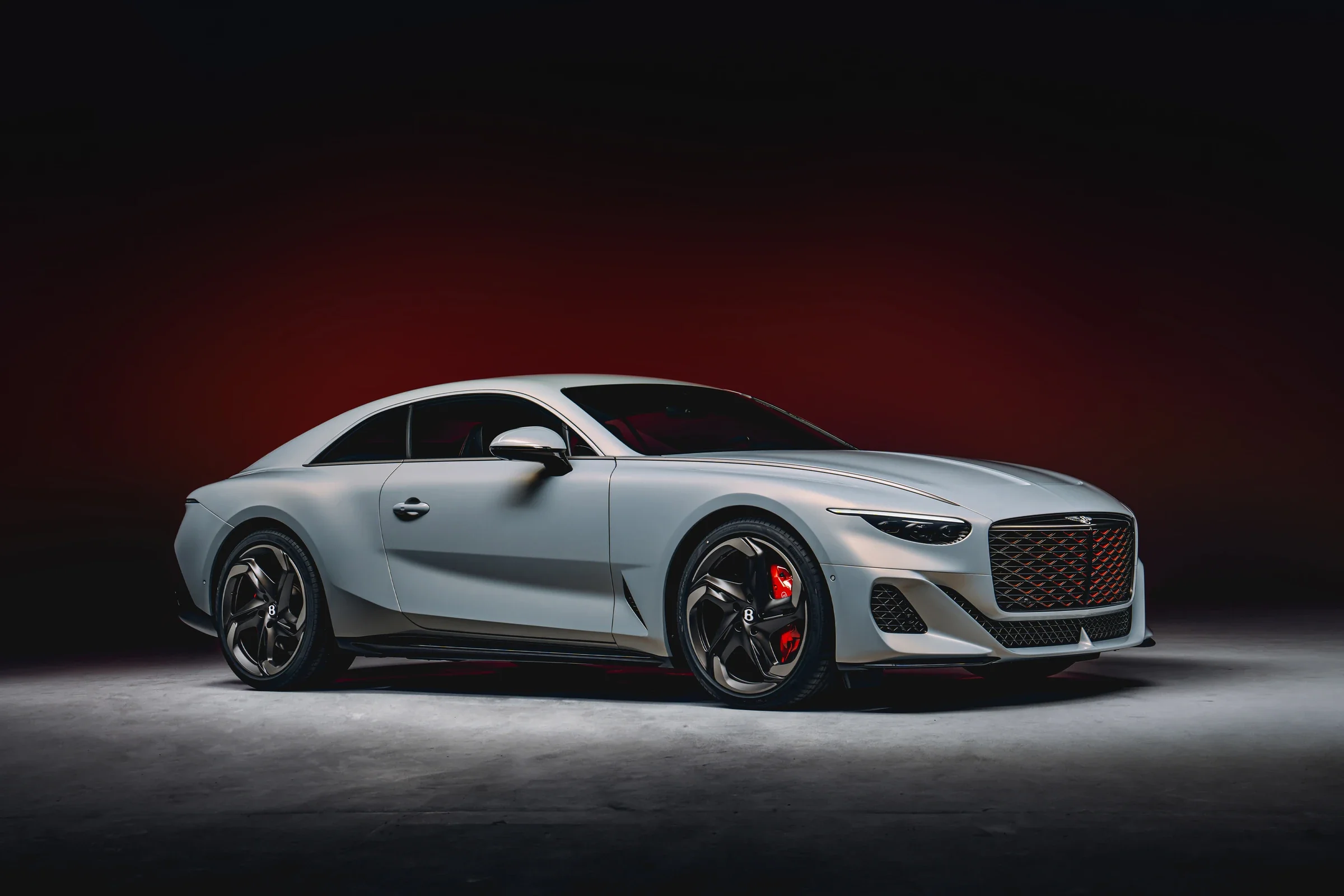 Bentley Batur Coupé in einer Front-Dreiviertelansicht