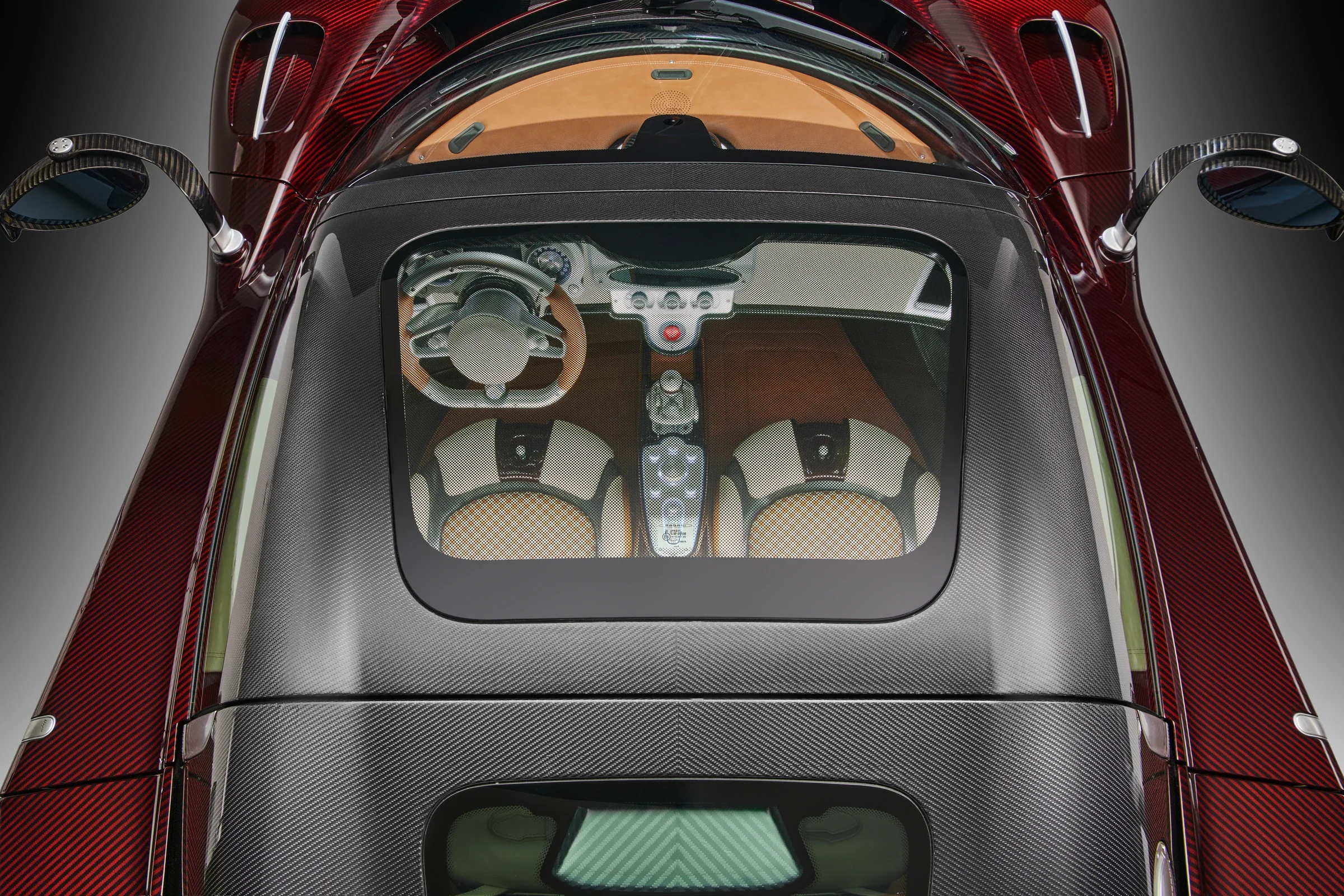 Detailansicht des Pagani Utopia Roadster Innenraums mit Leder, Carbon und Aluminium