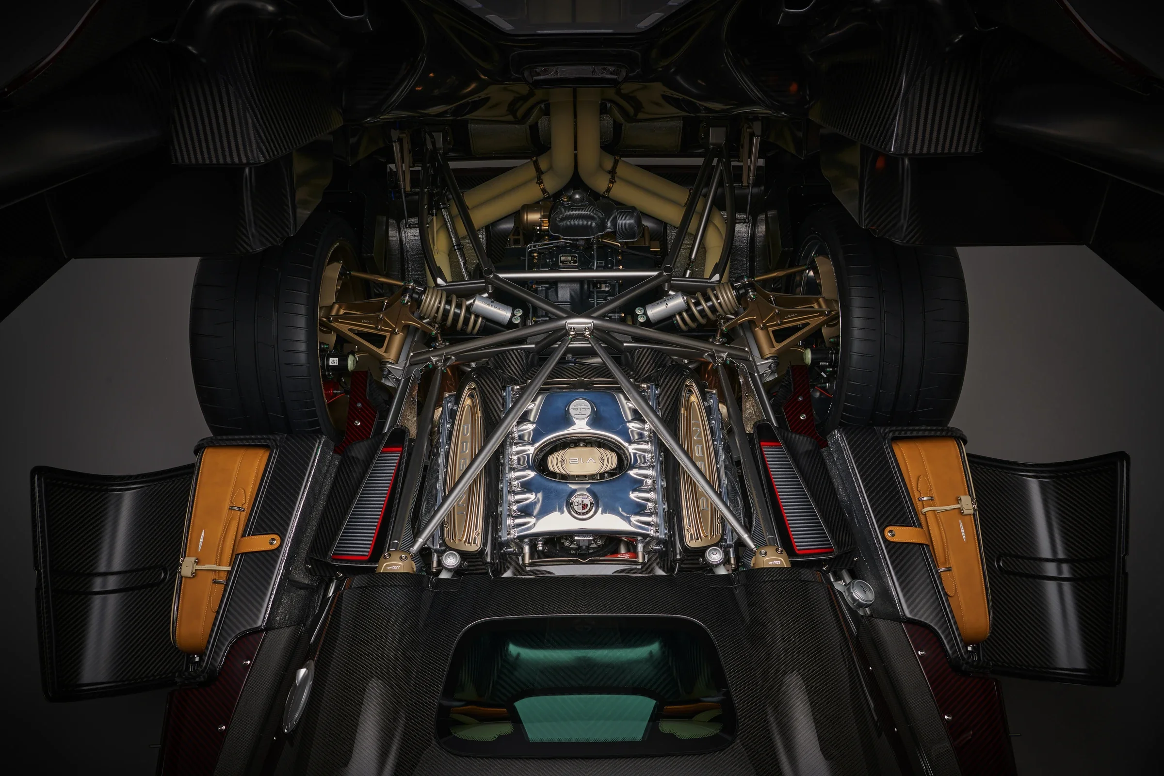 6,0-Liter-V12-Biturbo im Motorraum des Pagani Utopia Roadster