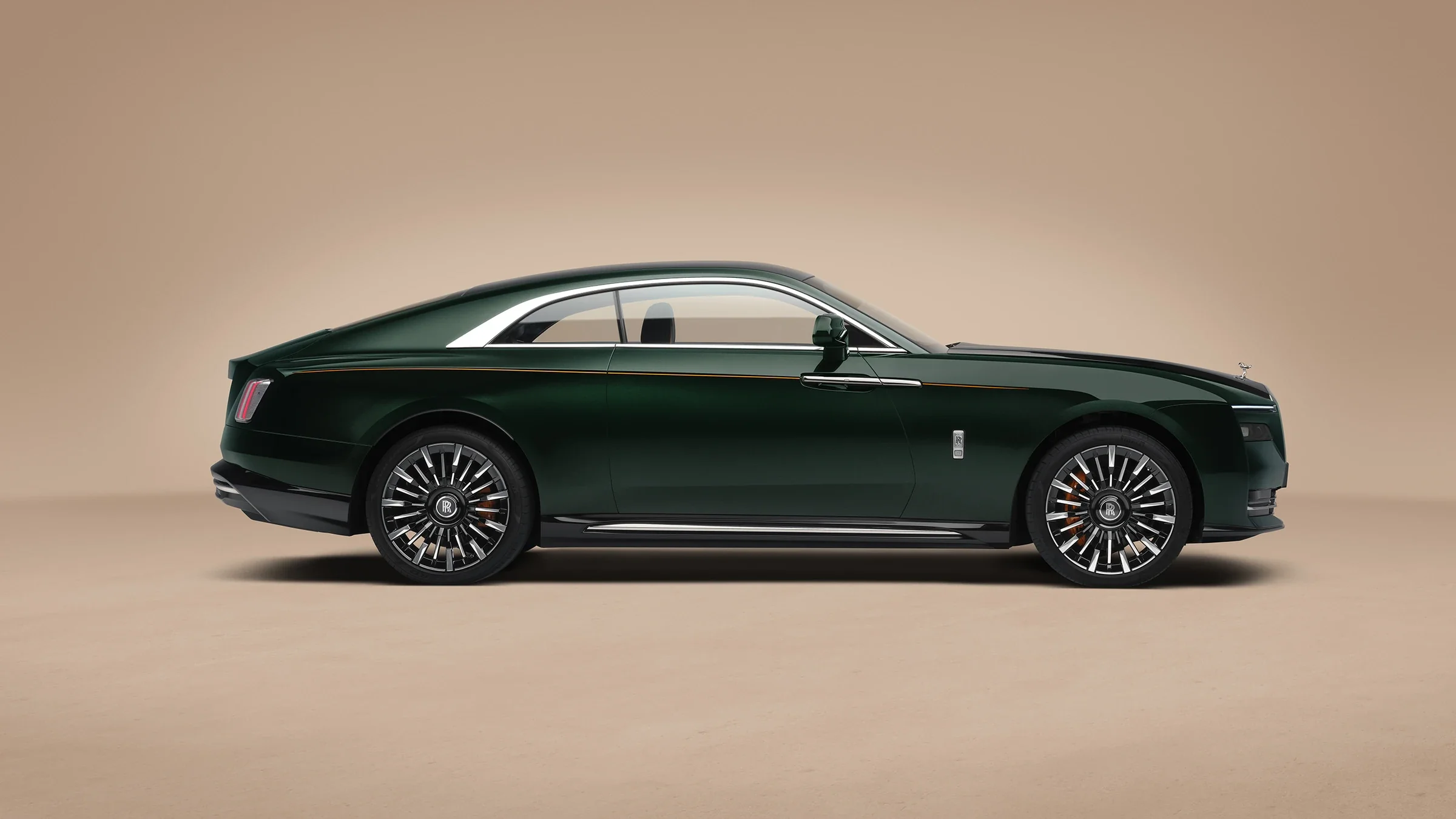 Rolls-Royce Spectre Series II in seitlicher Studioansicht