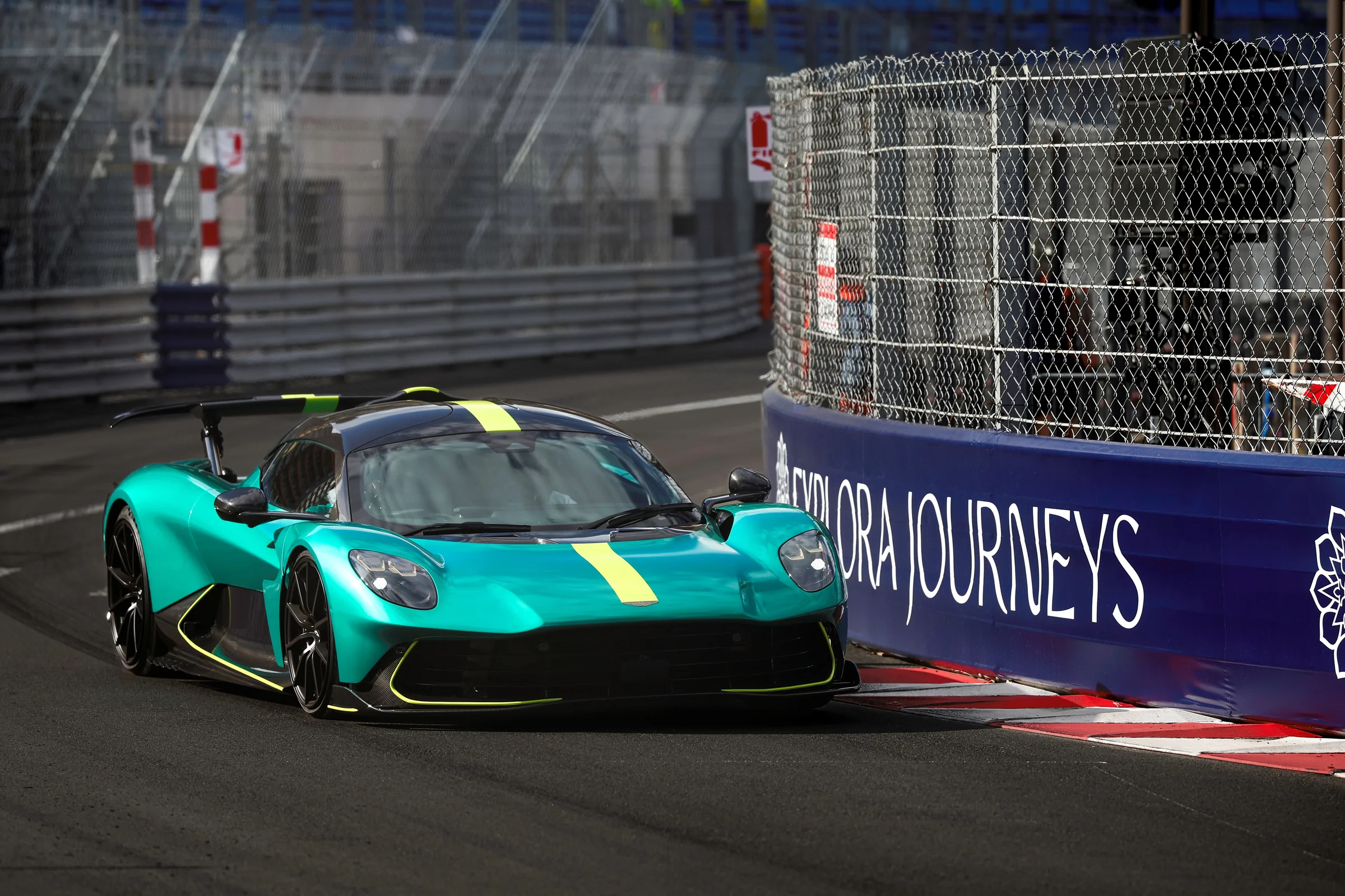Aston Martin Valhalla auf der Rennstrecke in Monaco